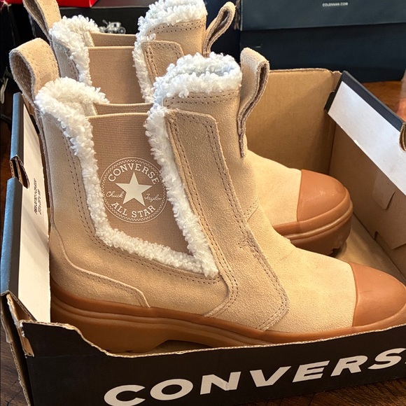 Converse All Star Beige and Brown Shearling Boots - Picture 1 of 4